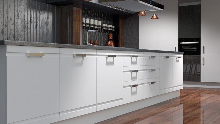 Vita, nya köksluckor på ett kök från IKEA